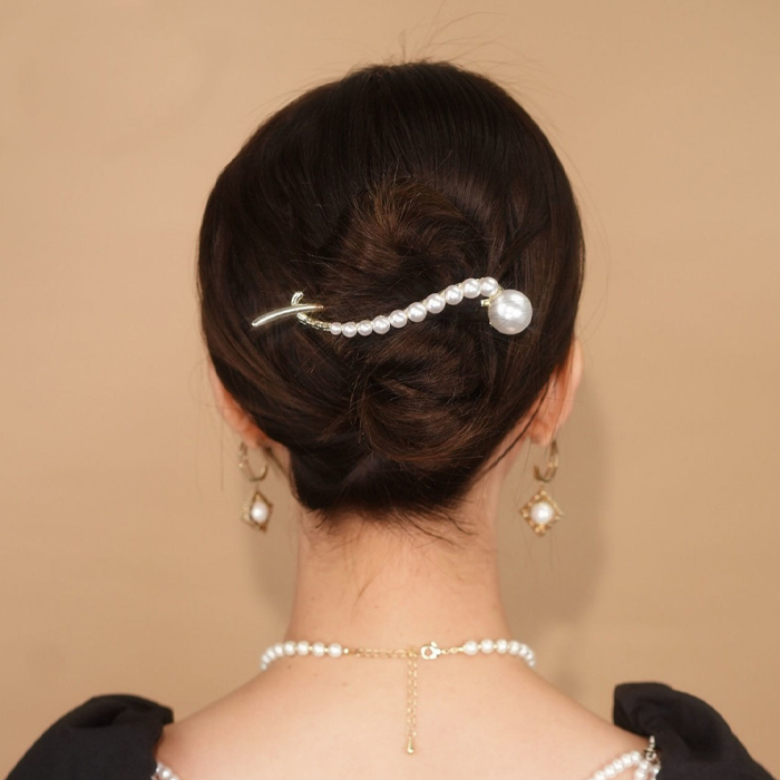 One Line Pearl Hair Clip
