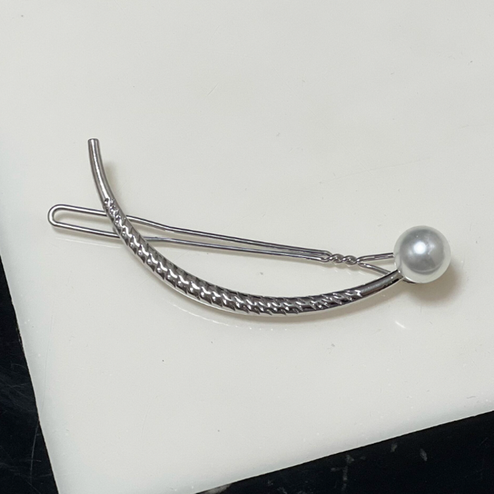 One Line Pearl Hair Clip